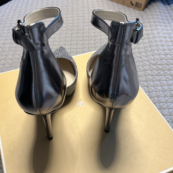 💎 Michael Kors Brena Ankle Strap Pumps - Picture 2 of 8